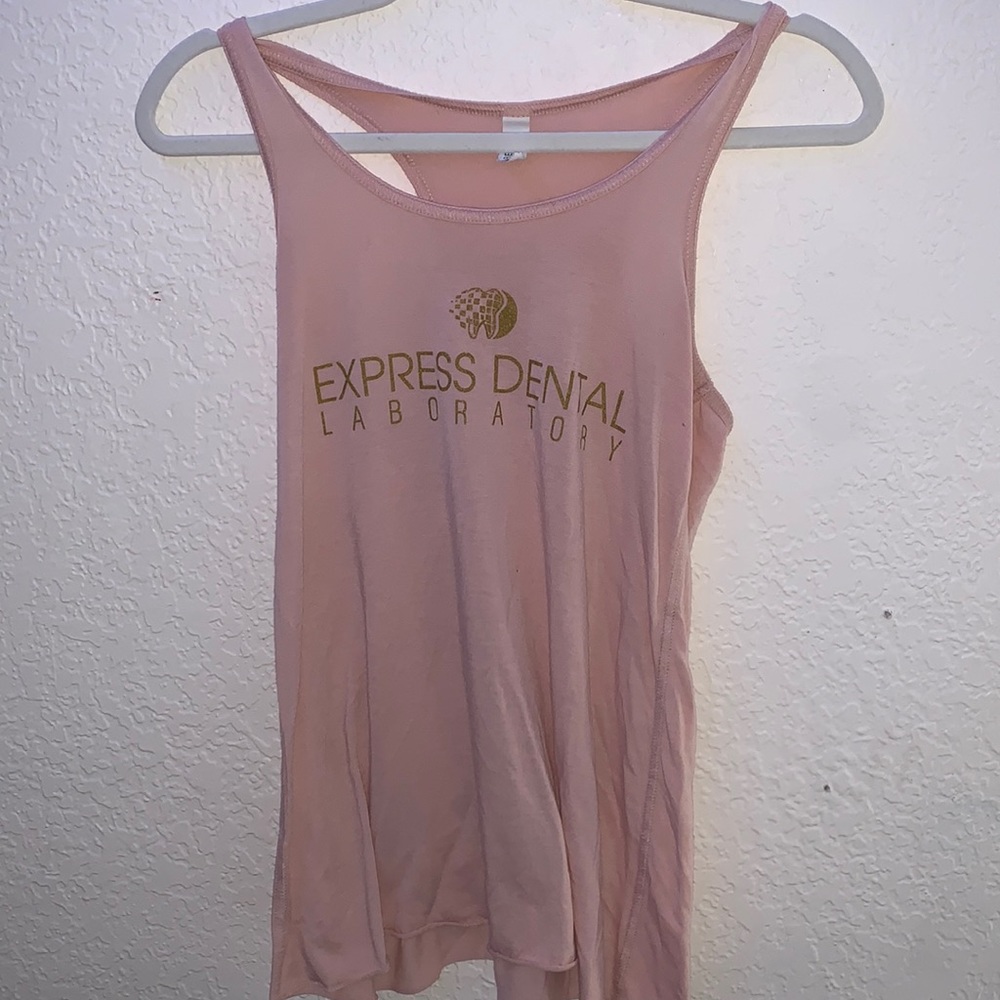 tank top in red or pink